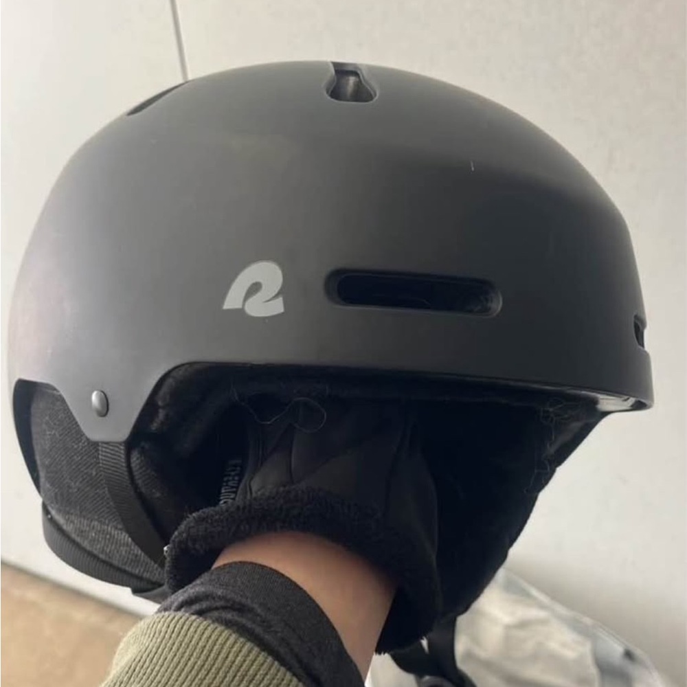 Matte Black VR Headset by [Brand]
